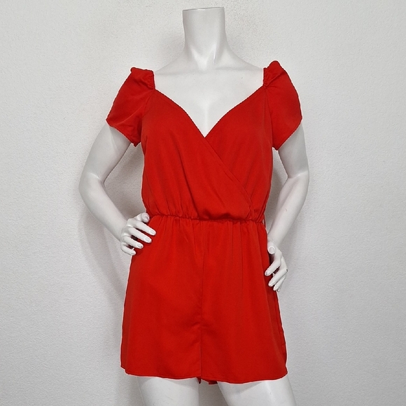 Superdown Red Romantic Coquette V-Neck Smocked Short Puff Sleeves Romper Size M - Picture 2 of 11